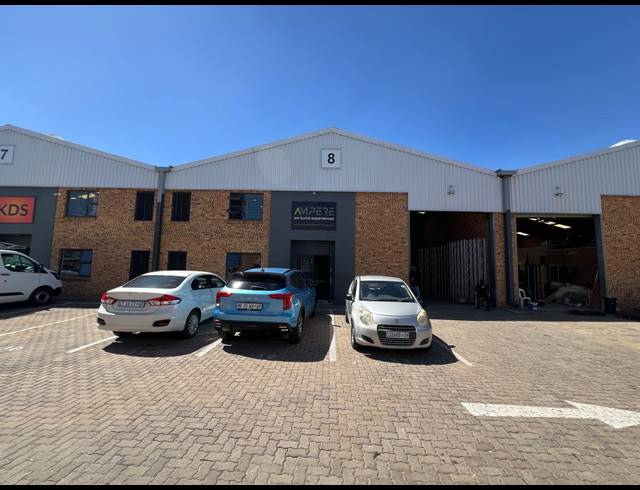 410M² WAREHOUSE TO LET IN STRIJDOMPARK